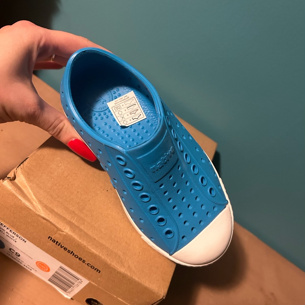 Native shoe - Picture 2 of 3
